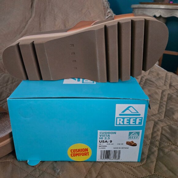 Sandals - Picture 4 of 5